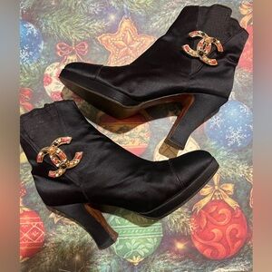 CHANEL Vintage RARE Satin Silk Black Ankle Boots Booties Shoes Gripoix CC 35 5